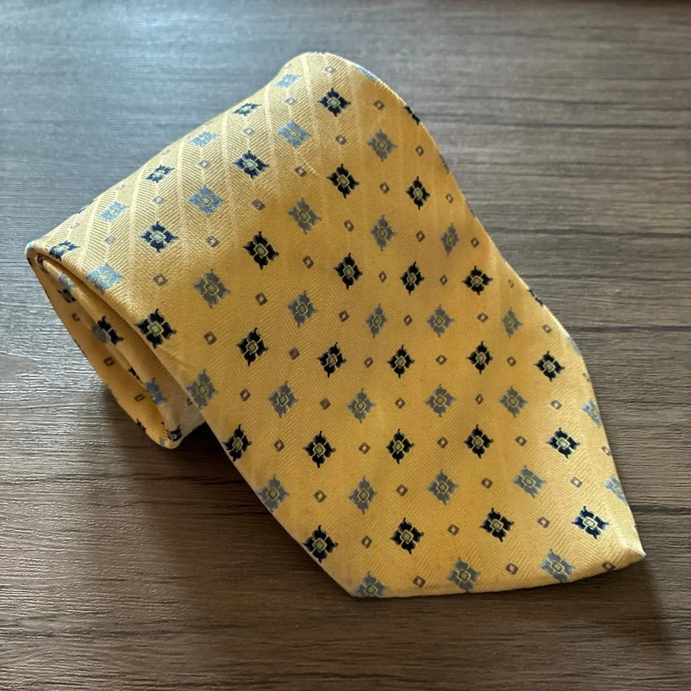 Nautica Geometric Medallion Silk Necktie OS Yellow Mens Classic Professional